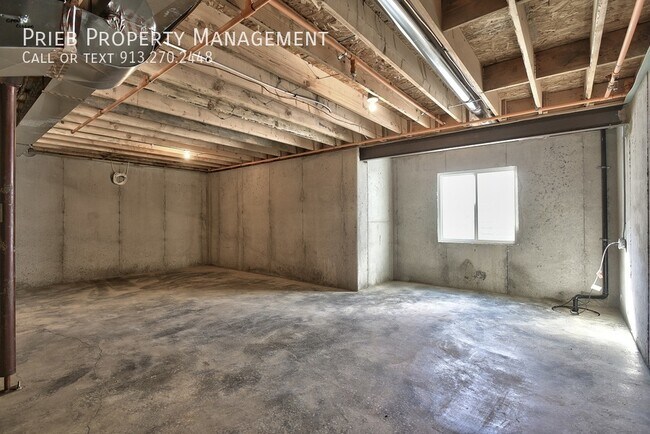 Building Photo - Reserve Townhome - Available NOW