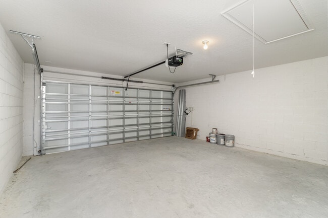 Building Photo - 1844 Middlebury Dr SE