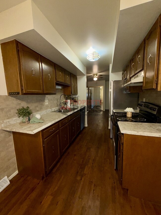 Building Photo - 1351 Pine Ct