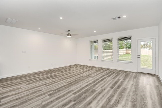 Building Photo - 3021 Skyline Mesa Dr
