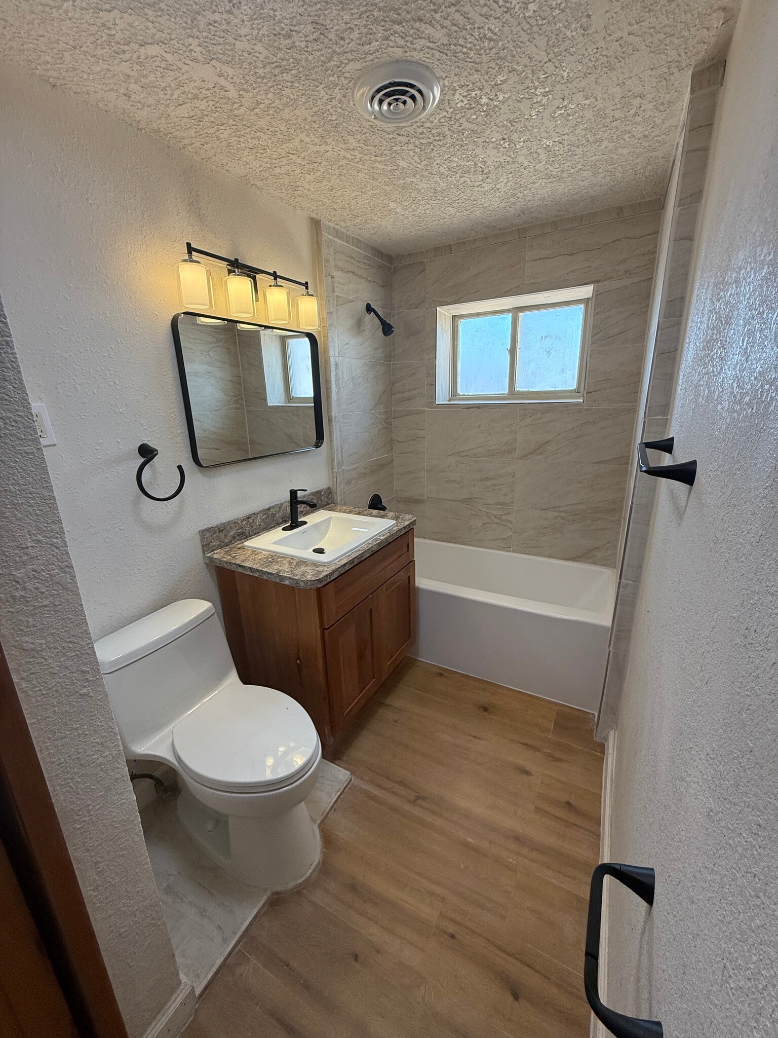 Building Photo - 37 La Ladera Rd