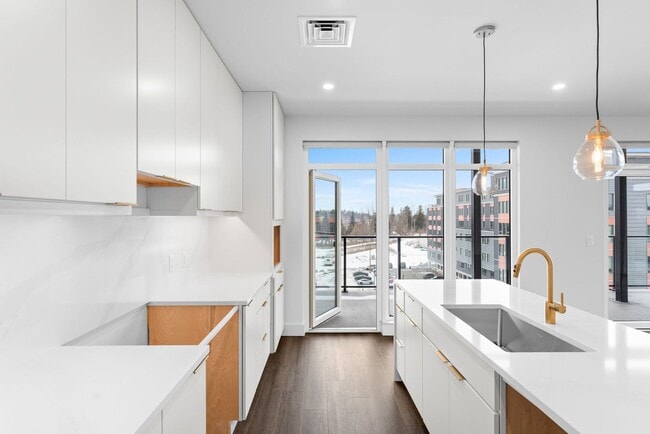 Building Photo - Wrap-Around Balcony Living - 2 Bedroom in ...