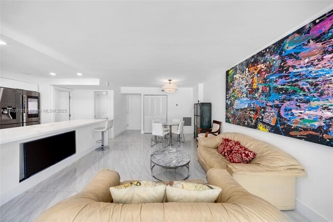 Building Photo - 2655 Collins Ave