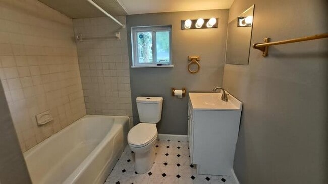 Building Photo - 8505 Lyn Ave