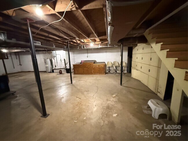 Building Photo - 317 Dakota St