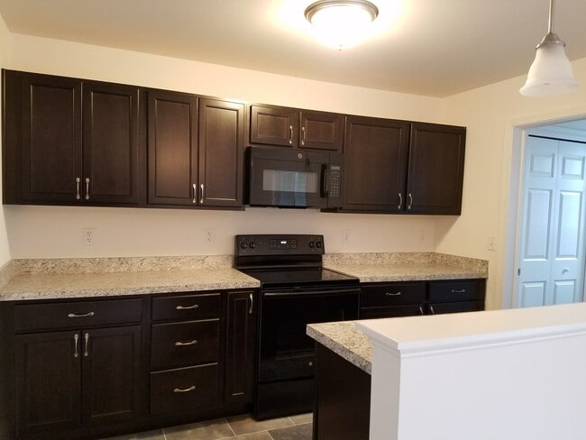 Building Photo - Hummelstown, 2 Bedroom 2 Bath Garden Home!