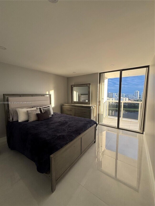 Building Photo - 3675 N Country Club Dr