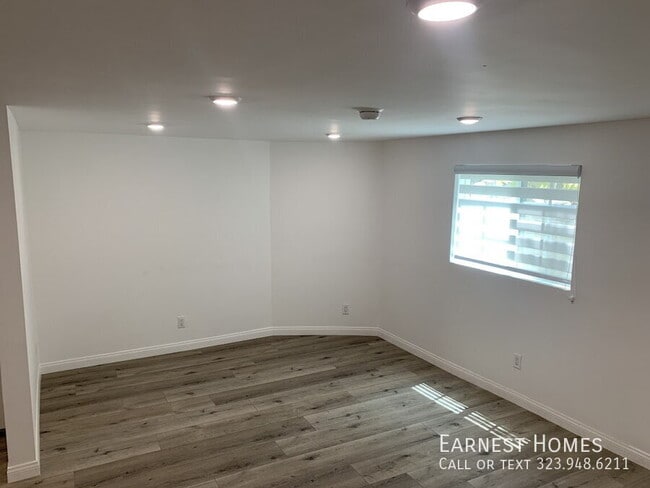 Building Photo - 1305 1/4 Waterloo Street-