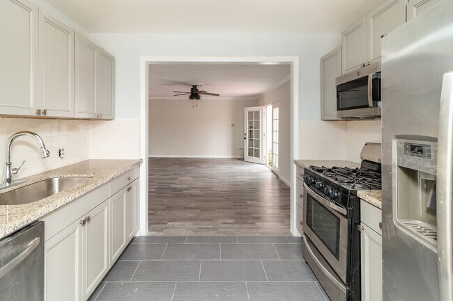 Building Photo - 17944 Collins St