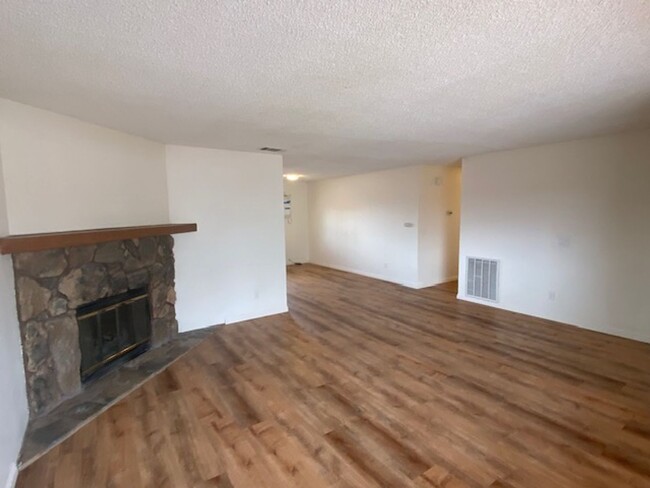 Building Photo - **21075 Ottawa Rd Apple Valley** Remodeled...