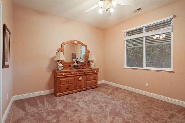 Building Photo - 549 Glenbriar Cir