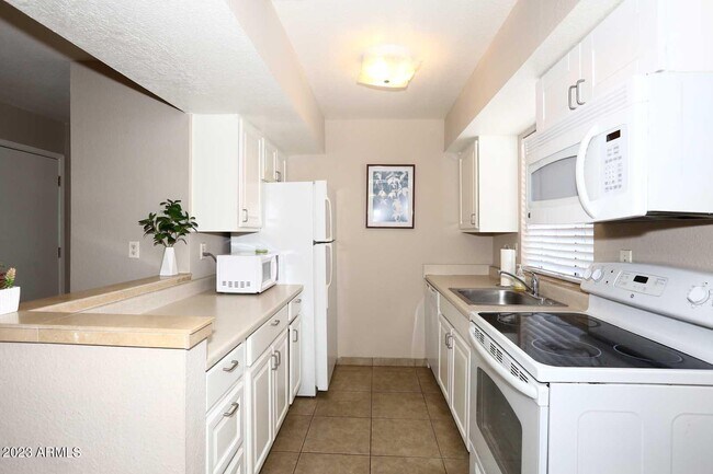 Building Photo - 4554 E Paradise Village Pkwy N