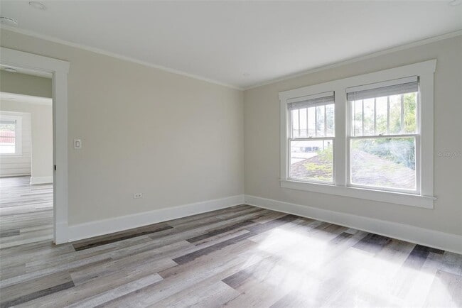 Building Photo - 656 15th Ave NE
