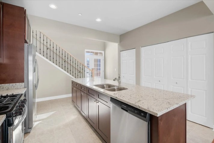 Building Photo - 713 Verandah Dr