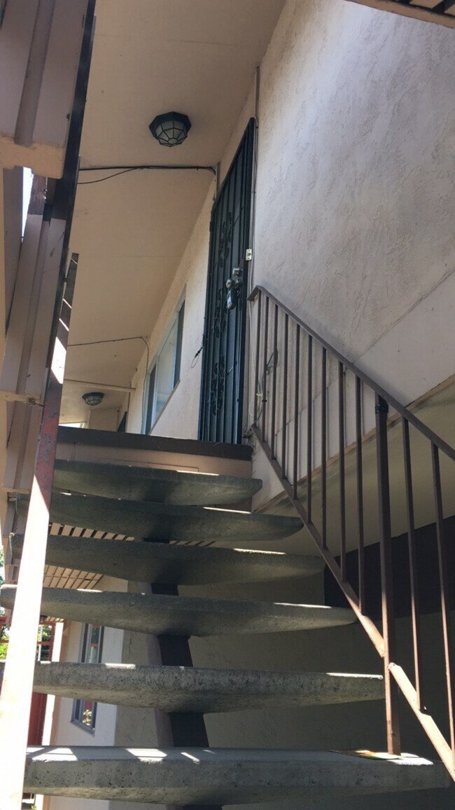 Building Photo - 928 Adams St