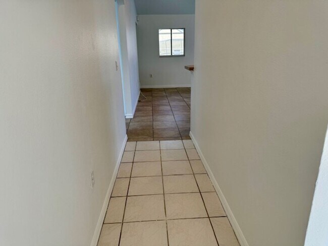 Building Photo - 838 Hillcrest Dr