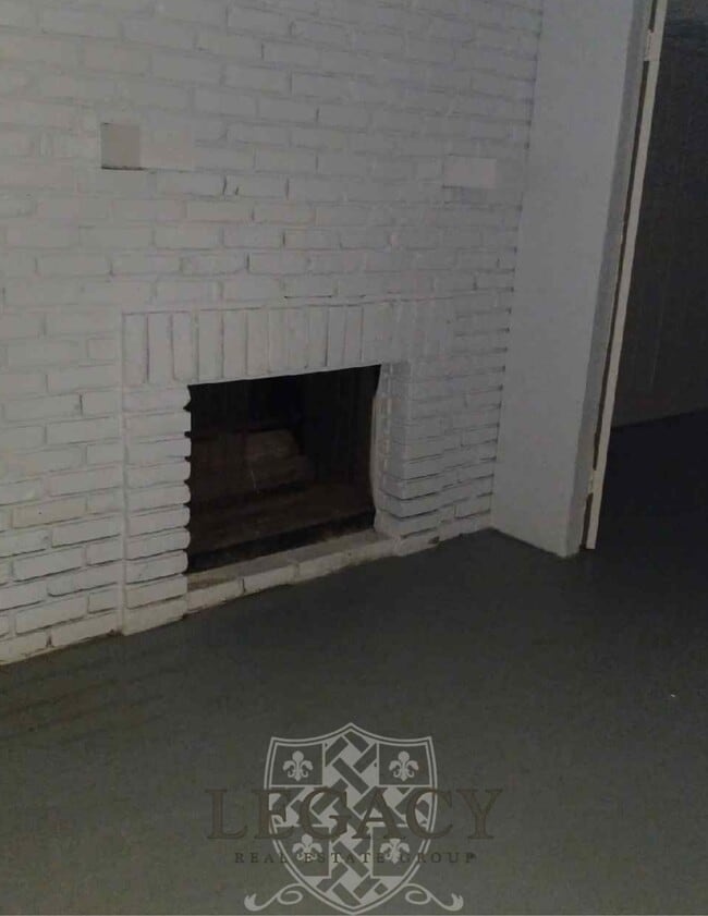 Building Photo - 1976 Loney Dr