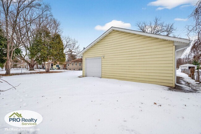 Building Photo - 3 Bedroom Home **Free February Rent with a February 2026 Move In**