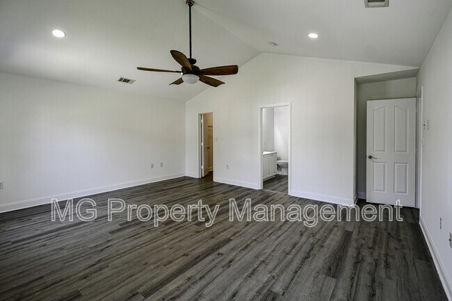 Building Photo - 722 Overlook Rd
