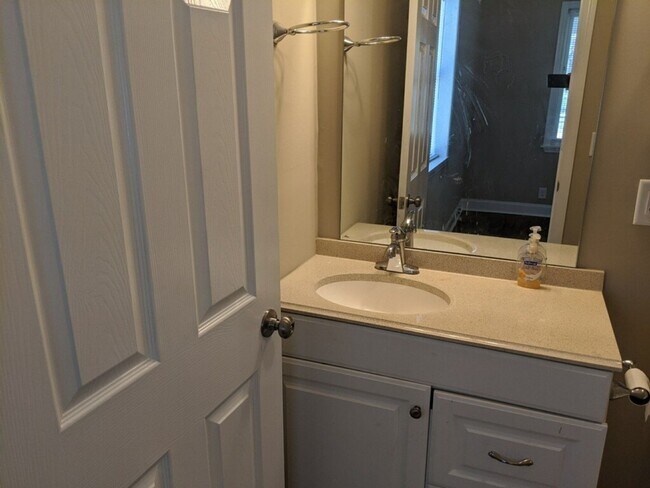 Building Photo - For Rent