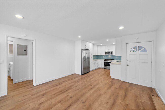 Building Photo - 137 Avenida Mateo