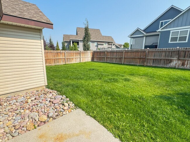 Building Photo - Amazing single level Rancher in Post Falls