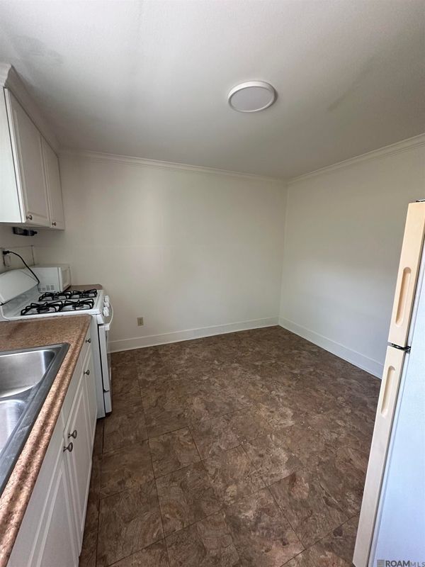 Building Photo - 110 Pine St