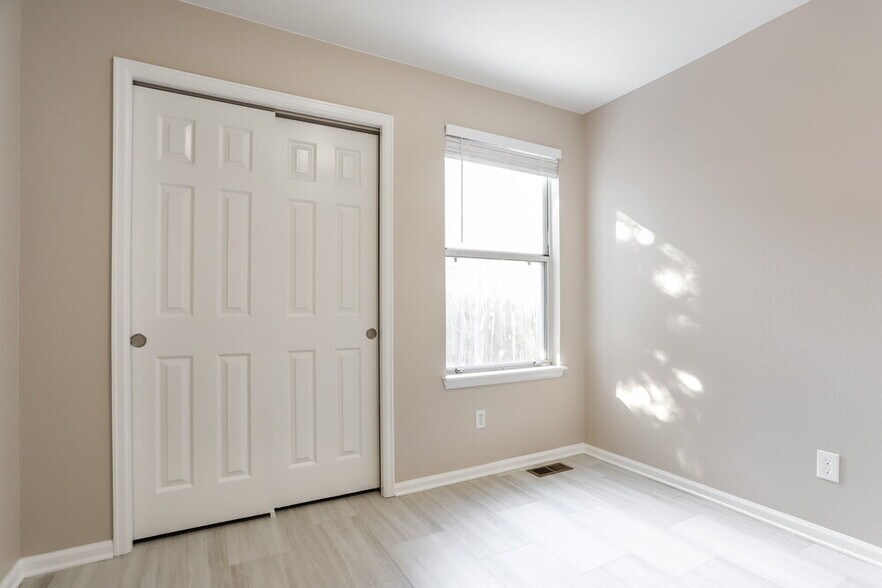 Building Photo - 4884 S Bahama Way