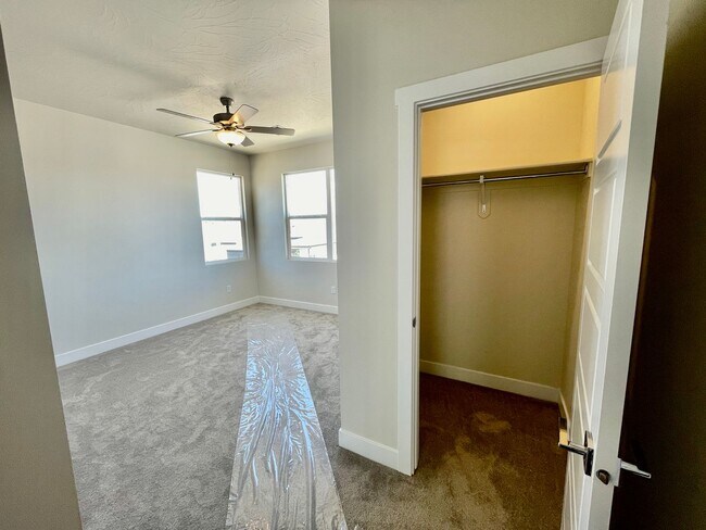 Building Photo - 5-Bedroom home in Desert Canyons