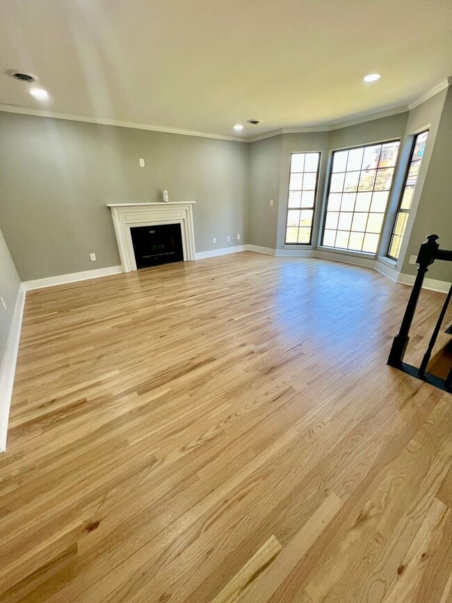 Building Photo - Remodeled 3 Bedroom 2 Bath House with Gara...