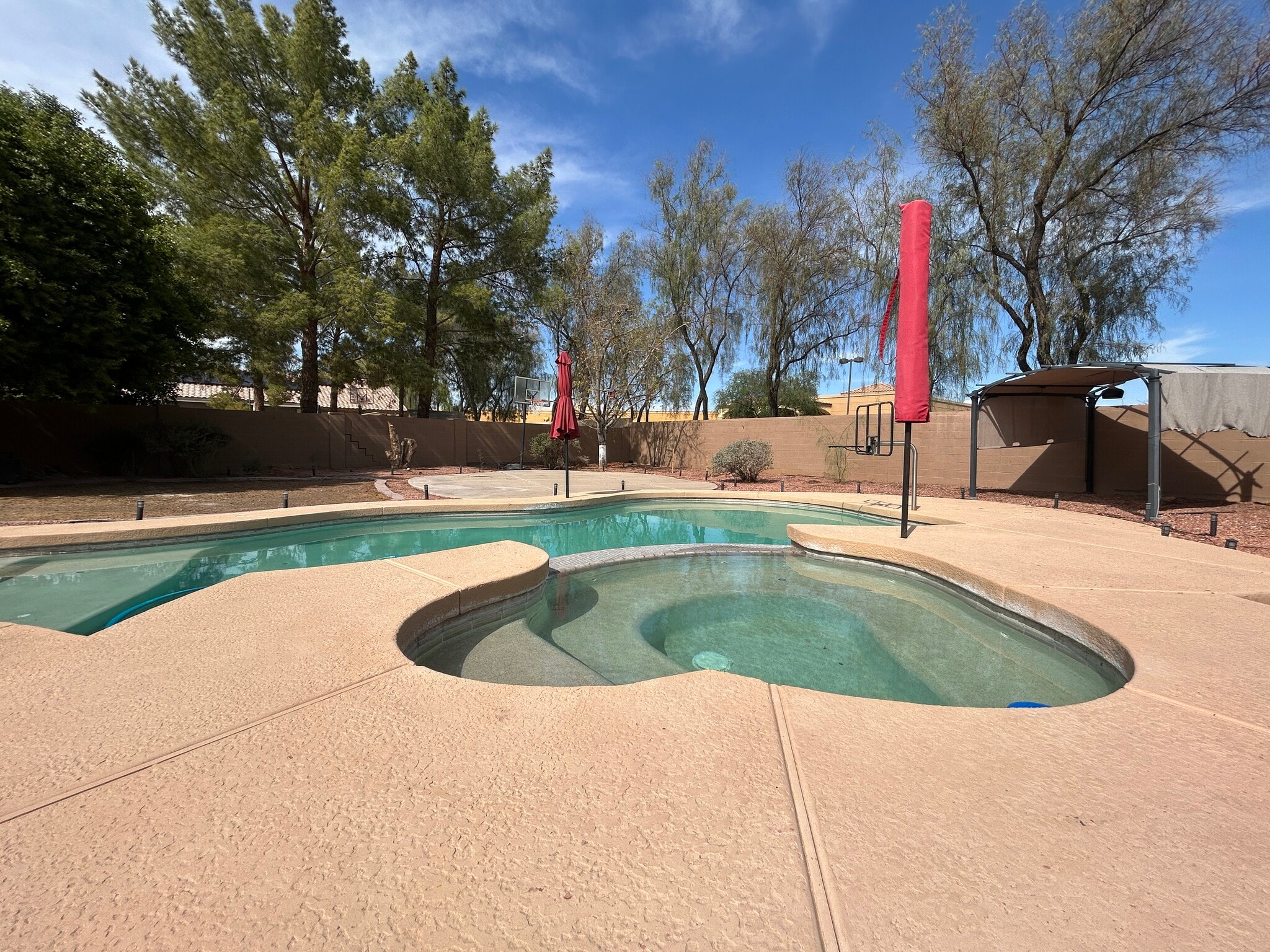 Building Photo - 9885 S La Rosa Dr