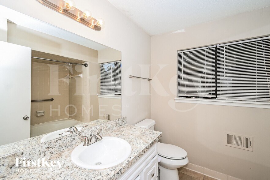 Building Photo - 6668 Windwood Cir