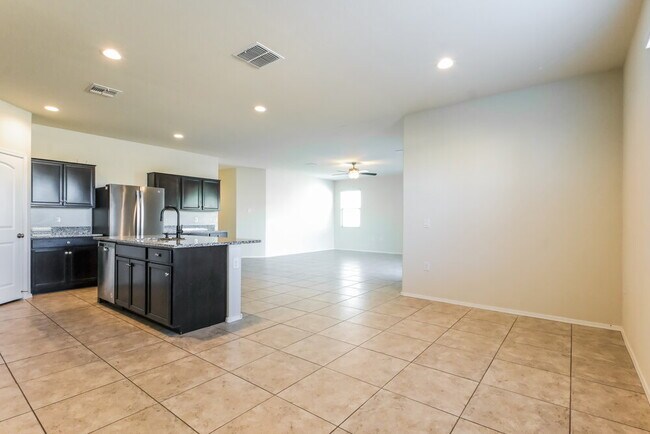 Building Photo - 5182 E Sharbel Rd