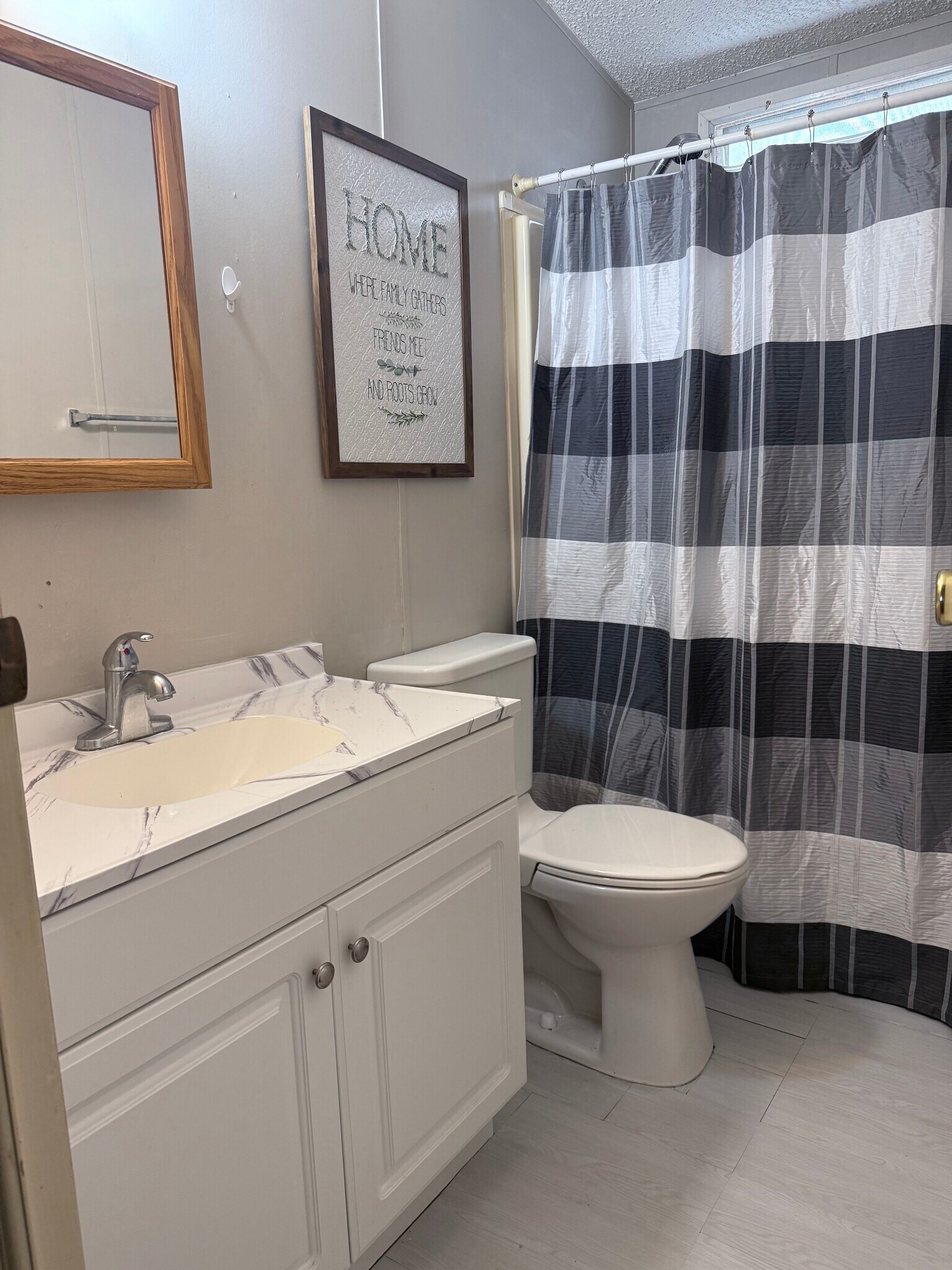 Second Bathroom - 16648 Daeza Dr