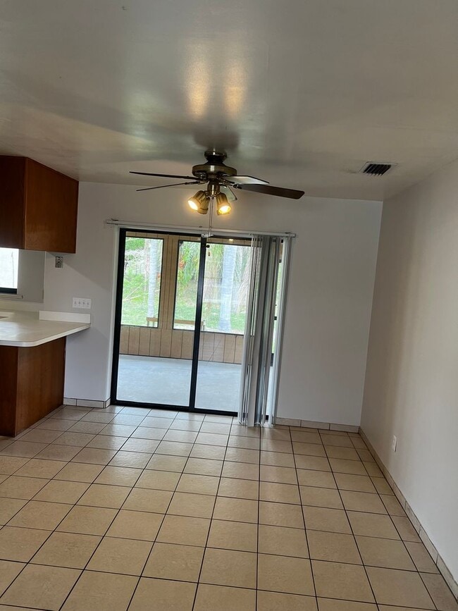 Building Photo - 3 BEDROOM, 2 BATH HOME WITH TILE THROUGHOUT & CLOSE TO THE TURNPIKE