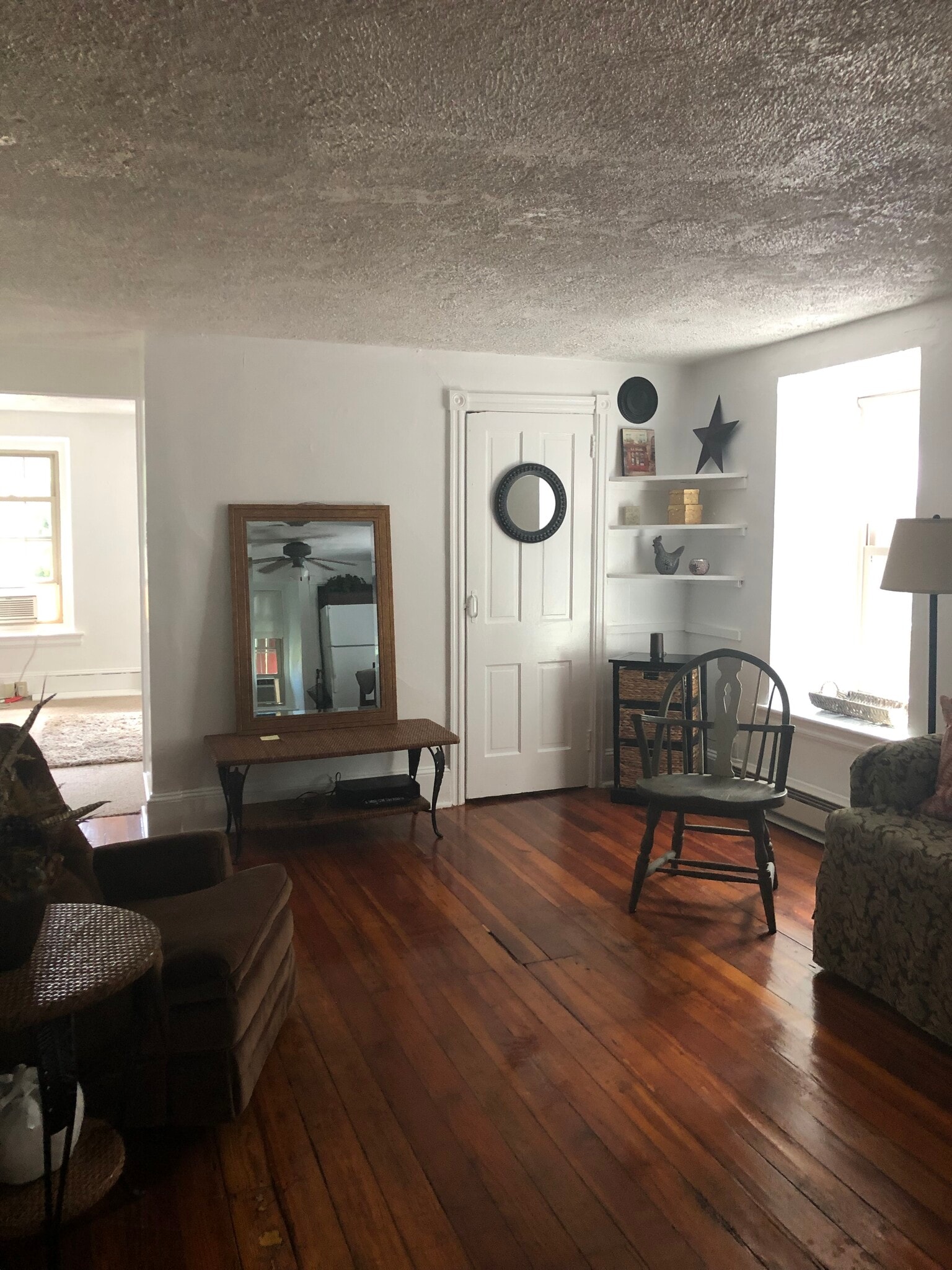 living area - 895 Old Wilmington Rd
