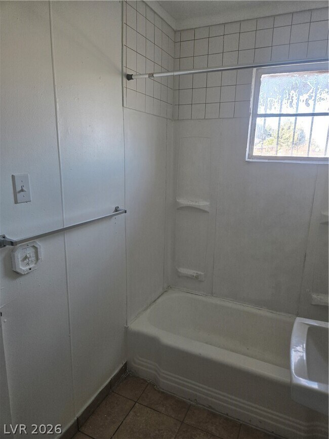 Building Photo - 708 Jackson Ave