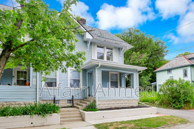 Building Photo - 294 Wyandotte Ave