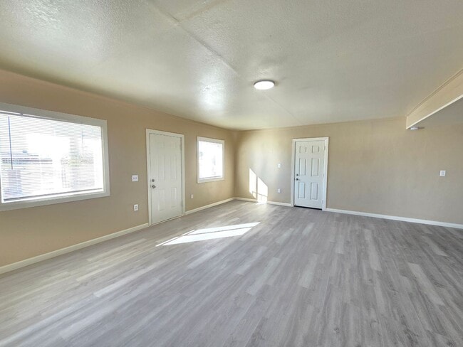 Building Photo - For Rent – Remodeled 2-Bedroom Home in California City!