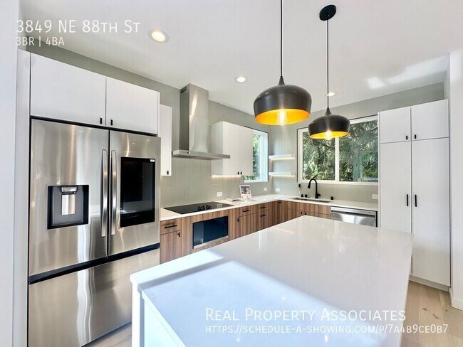 Building Photo - 3849 NE 88th St