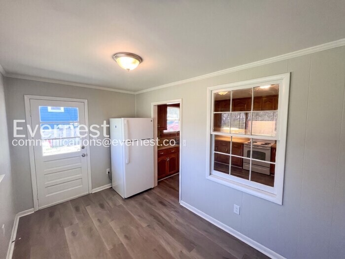 Building Photo - 149 Dellway Dr