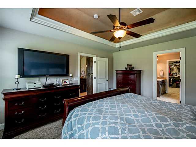Building Photo - Kelly Lakes Addition - 4 bed 2 1/2 bath + ...