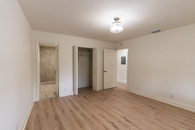 Building Photo - 5458 Via Delray Blvd