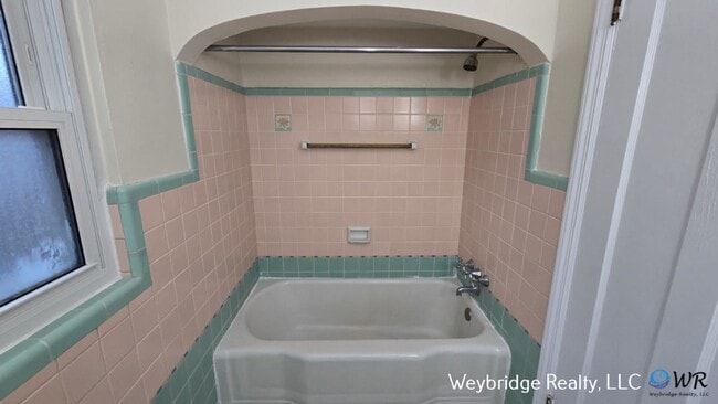 Building Photo - Cozy 2BD 1BTH Cape Cod in College Hill