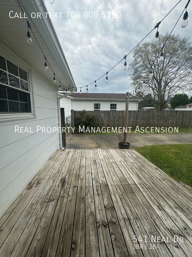 Building Photo - 541 Neal Dr