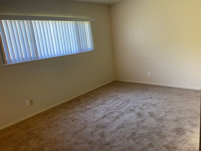 Building Photo - 3 Bedroom 2 Bath Home Close to Downtown and Shopping