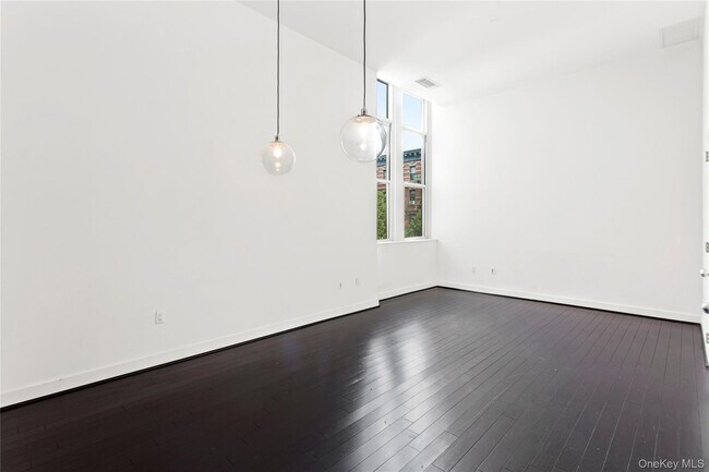 Building Photo - 220 W 148th St