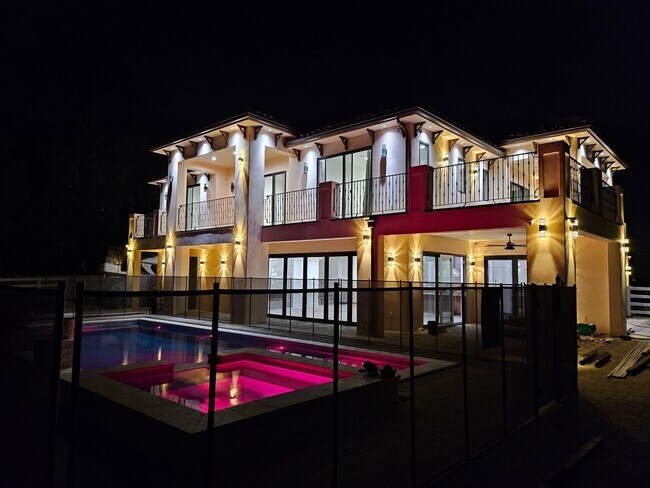 Building Photo - Exquisite 5-Bedroom Luxury Pool Home with ...
