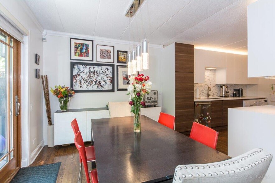 Building Photo - 1153 S Plymouth Ct