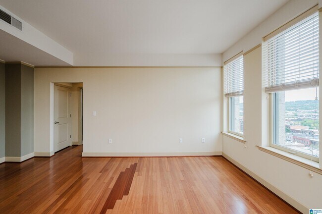 Building Photo - 2024 2nd Ave N
